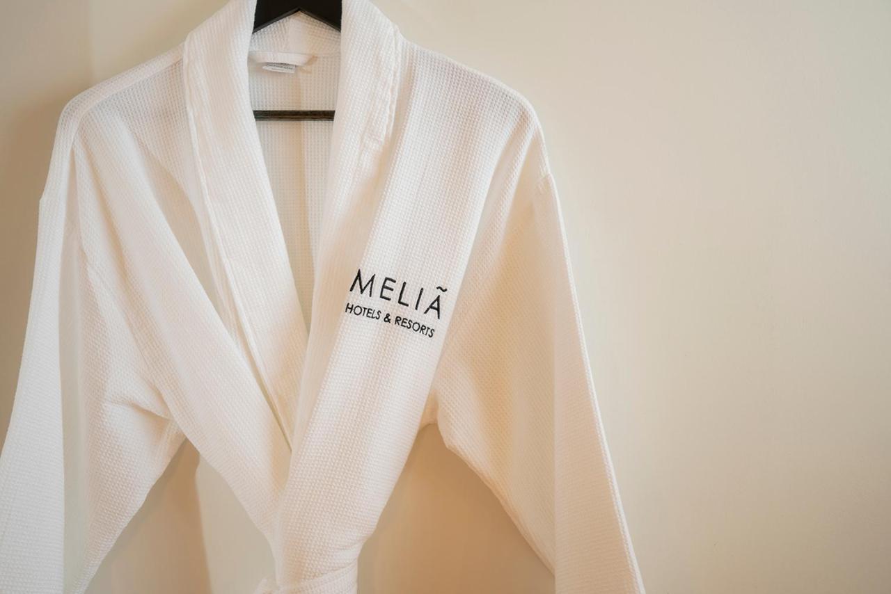 Hotel Melia Chiang Mai Esterno foto A bathrobe