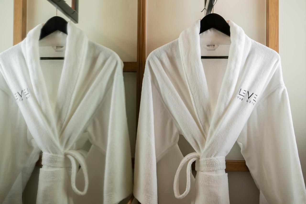 Hotel Melia Chiang Mai Esterno foto Two bathrobes