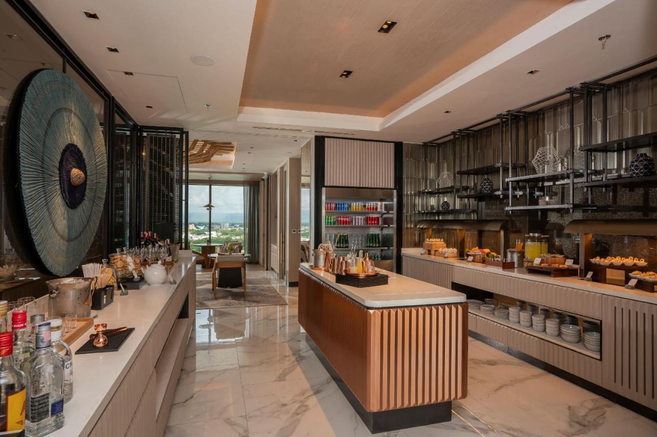 Hotel Melia Chiang Mai Esterno foto The Club at KLIA