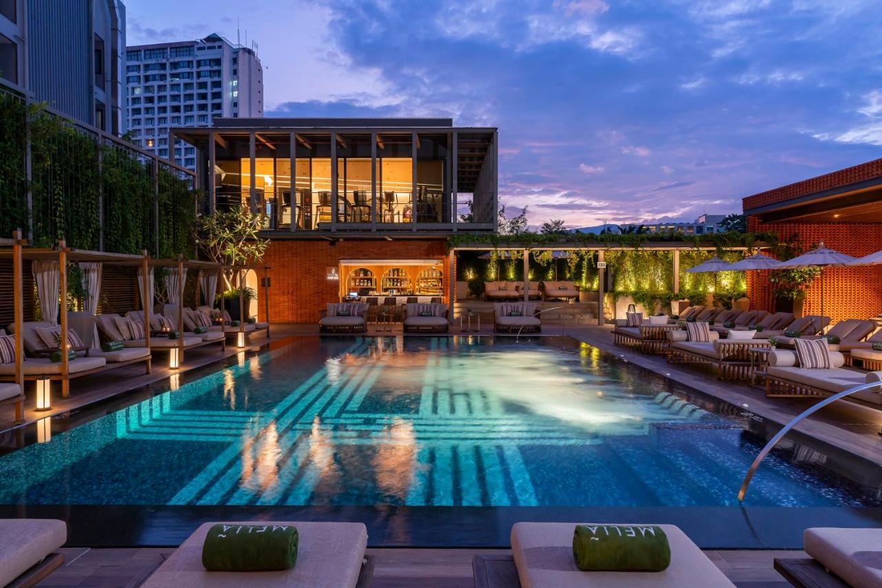 Hotel Melia Chiang Mai Esterno foto The swimming pool at The Library