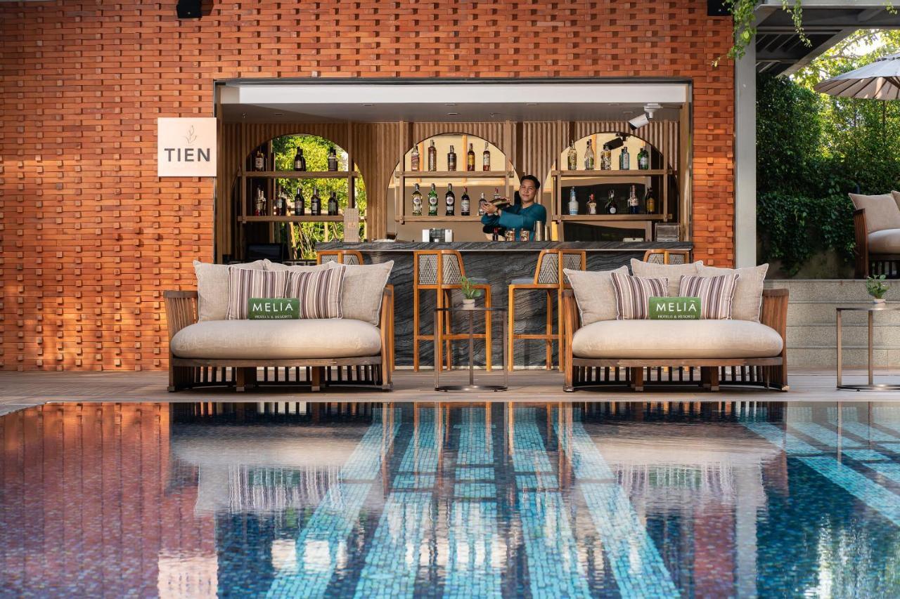 Hotel Melia Chiang Mai Esterno foto The bar at the pool