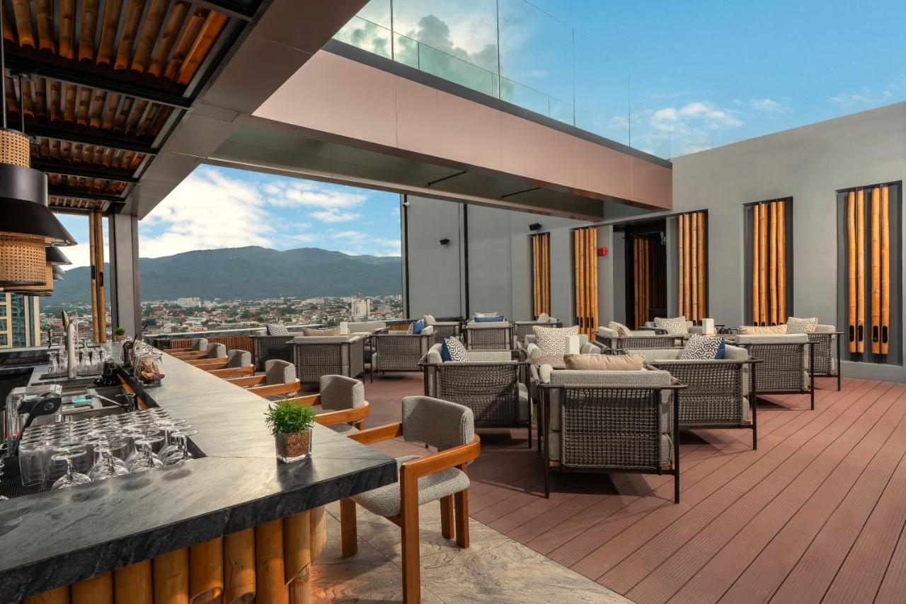Hotel Melia Chiang Mai Esterno foto Sky Bar